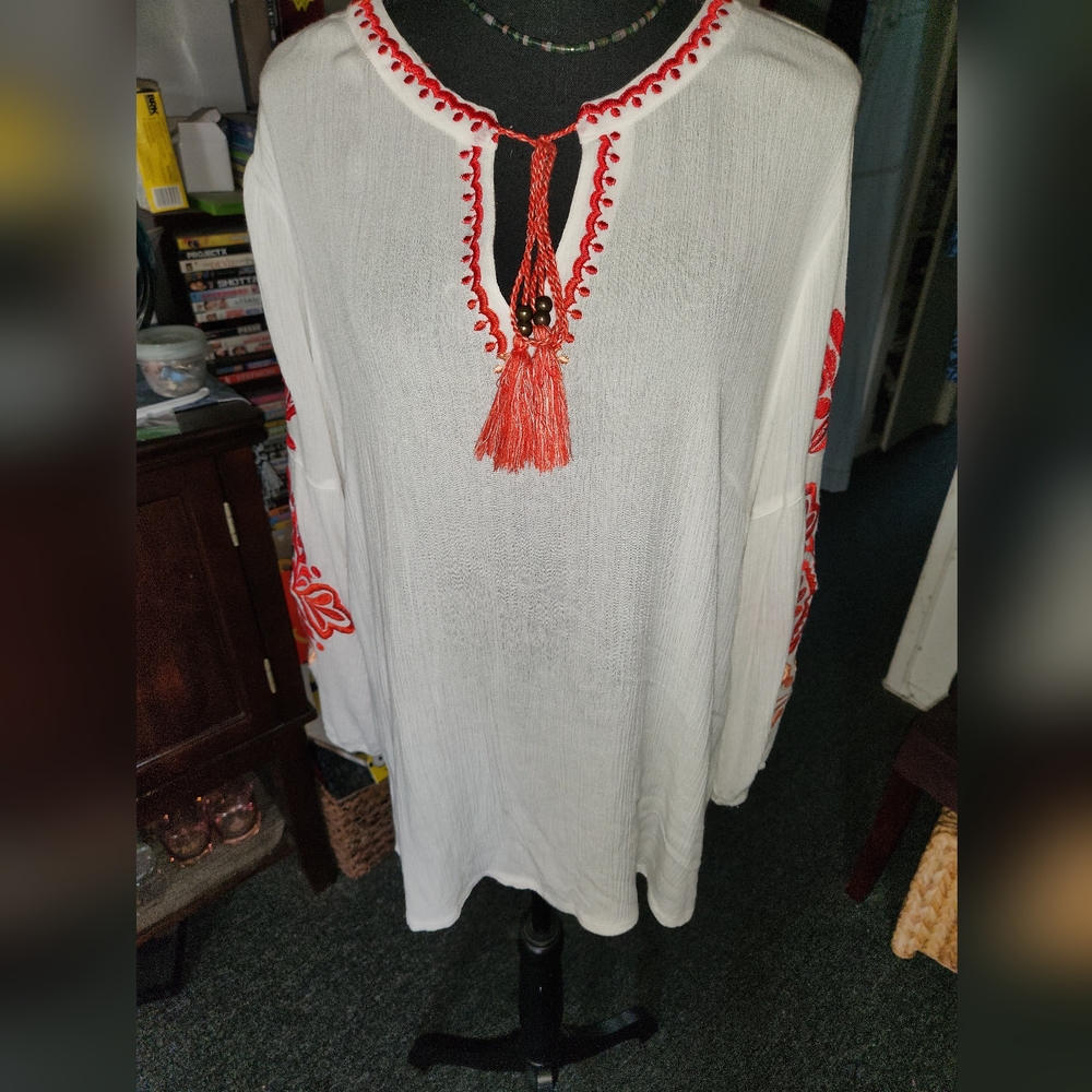 Solitaire White Embroidered Tunic Top